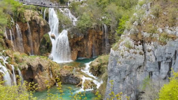 Parc national des Lacs-de-Plitvice Dalmatie du Nord les cascades coulent jusqu'au lac inférieur — Video