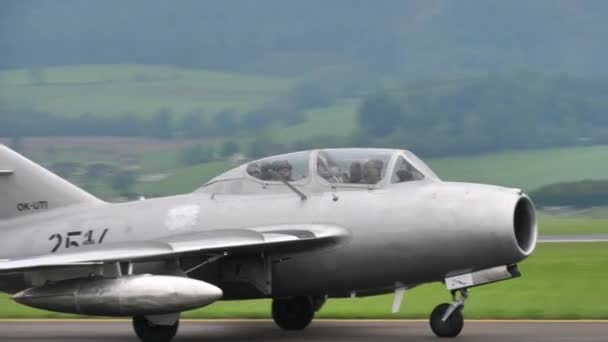 ゼルトゥグ オーストリア9月 2019 Mikoyan Gurevich Mig Fagotソ連初のジェット戦闘機 朝鮮戦争 ベトナム戦争 スエズ運河危機で使用された — ストック動画