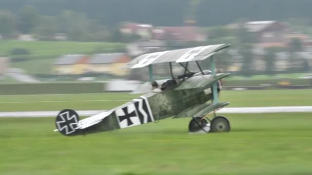 Zeltweg Austria September 2019 Vintage Airplane Taxiing Grass Field Landing — Stockvideo