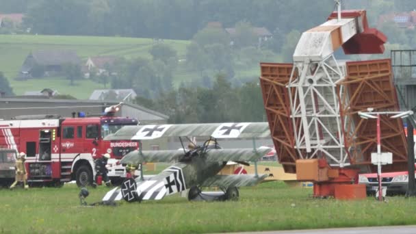 Zeltweg Áustria Septembro 2019 Veículos Brigada Incêndio Resgatam Piloto Pequeno — Vídeo de Stock