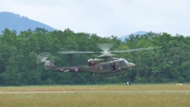 Cerklje Krki Slovenia May 2022 Military Helicopter Flying Very Low — Stok video