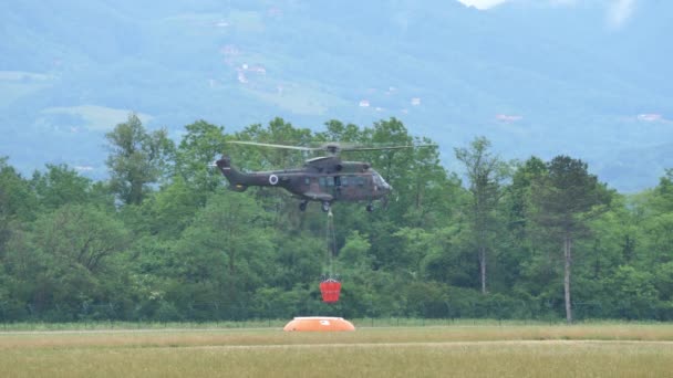 Cerklje Slovenia May 2022 Fire Helicopter Fills Bambi Bucket Water — ストック動画