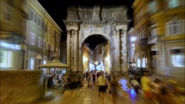 Pula Croatia August 2020 Tourists Night Life Arch Sergii Historical — ストック動画