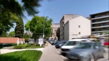 Pula Hırvatistan AUGust, 15, 2020 Pula Hırvatistan Arena 4K hipervane yaz güneşli bir günde. Turistlerin ziyaret ettiği ve konser gibi etkinliklerde kullanılan Roma amfitiyatro sembolü. Hareket bulanıklığı etkisi