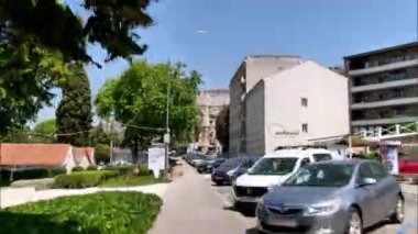 Pula Hırvatistan AUGust, 15, 2020 Arena ünlü Roma amfitiyatro şehir sembolü. Güneşli yaz gününde 4K Hiper Hata. Konserler için kullanılan dört yan kuleli iyi korunmuş antik anıt.