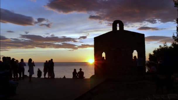 Romantic Sunset Timelapse Black Silhouettes People Lovers Embraced Pula Istria — ストック動画