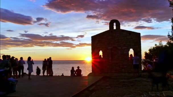 Black Silhouettes Unrecognizable People Lovers Embraced Romantic Sunset Time Lapse — Αρχείο Βίντεο