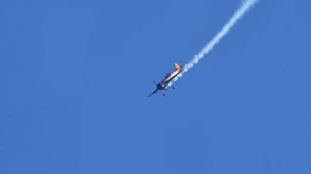 Thiene Italy October 2021 Modern Propeller Aerobatic Airplane Performs Series — Stockvideo