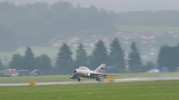 Zeltweg Österreich September 2019 Sowjetische Udssr Russland Kampfjet Starten Mig15 — Stockvideo