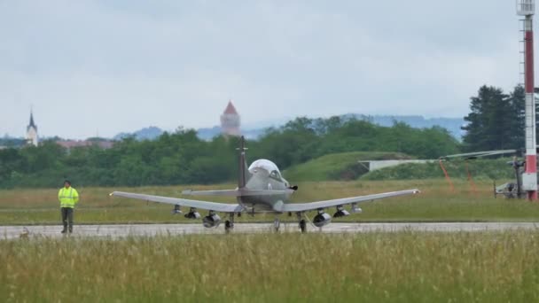 Cerklje Krki Slowenien Mai 2022 Turboprop Doppelsitze Einem Militärischen Tandem — Stockvideo