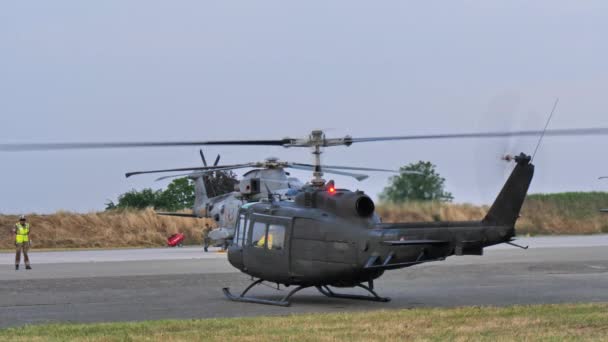 Piacenza Italië Juni 2022 Vintage Helikopter Van Vietnam Oorlog Tijdperk — Stockvideo