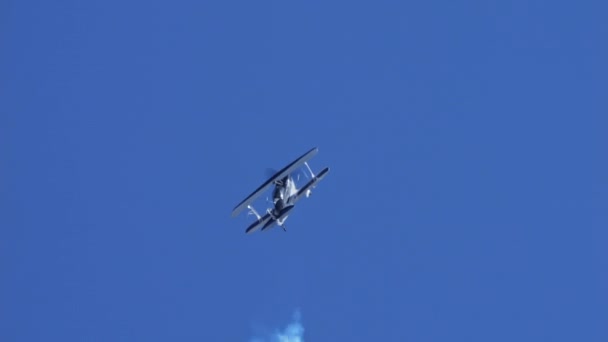 Padua Italy June 2022 Aerobatic Plane Climbs Vertically Blue Sky — Stock Video