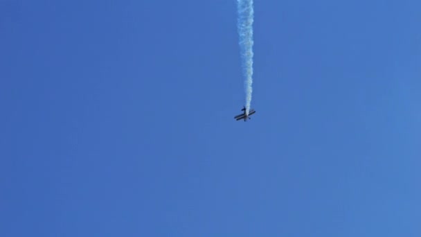 Padua Talya Haziran 2022 Küçük Akrobatik Uçak Mavi Gökyüzünde Yüksek — Stok video