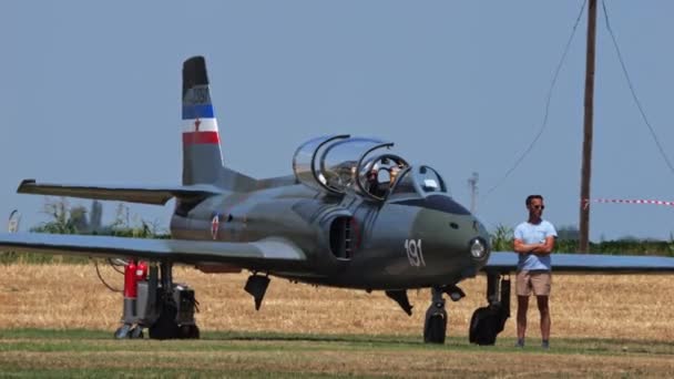 Padua Italien Juni 2022 Historisches Militärisches Schulungsflugzeug Ausgerichtet Für Den — Stockvideo