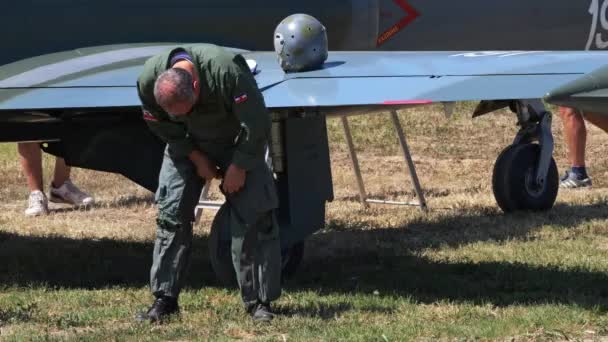 Padua Italien Juni 2022 Militär Pilot Bär Kostym Närbild Med — Stockvideo