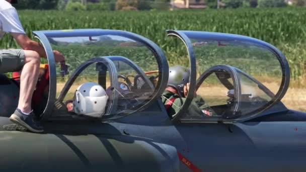 Padua Italien Juni 2022 Piloten Cockpit Mit Geöffnetem Vordach Eines — Stockvideo