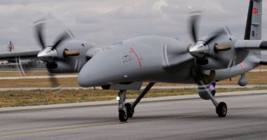 Konya Türkiye, 29 Haziran 2022 Modern Türk İnsansız Savaş Aracı PUSA ön cephe yakın görüntüsü. Baykar Bayraktar Akinci Türk Hava Kuvvetleri İHA 'sı