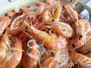 Yemekte tatlı karidesi kapat.