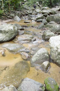 Bang Phra, Sriracha, Chonburi, Tayland 'daki Chanta Şelalesi' nde küçük bir dere..