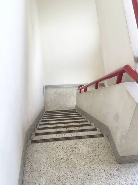 Enge Treppe Gebäude — Stockfoto