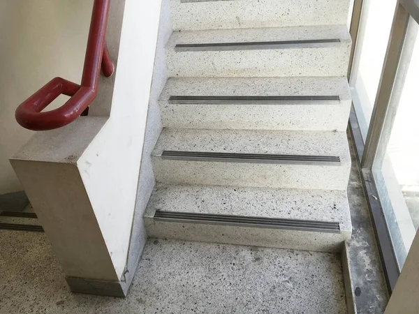 Enge Treppe Gebäude — Stockfoto