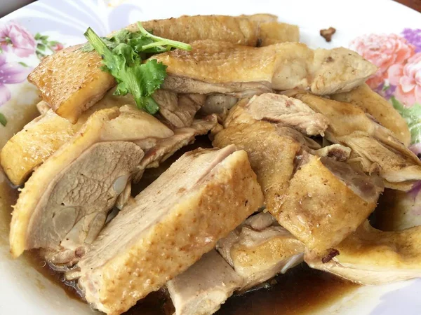 Kızarmış Ördek Çin Mutfağı Bölümleri Tabağa Dilimlenmiş — Stok fotoğraf