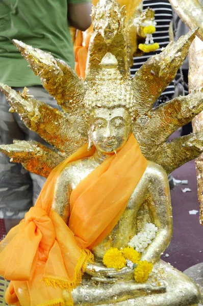 Estatua Oro Buddha Templo Público Tailandia —  Fotos de Stock