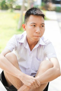 Taylandlı üniformalı öğrenciyi kapatın.