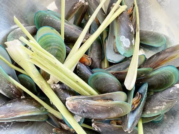 stock image Mussels on baking tray