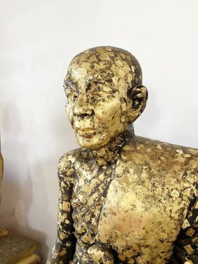 Buda 'nın altın levhaları, altın yapraklı Buda heykeli.