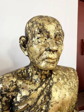 Buda 'nın altın levhaları, altın yapraklı Buda heykeli.