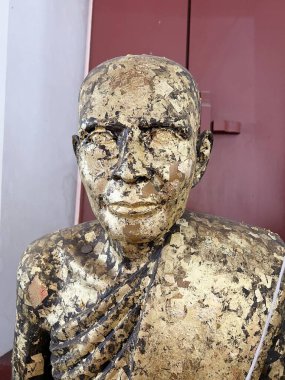 Buda 'nın altın levhaları, altın yapraklı Buda heykeli.