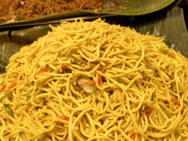 Çin usulü domuz eti ve mantarlı ramen..