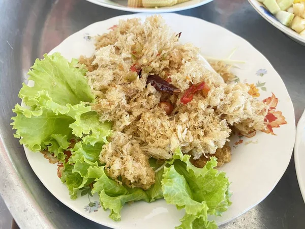 Crisp Catfish Flake Salatası Kapatın — Stok fotoğraf