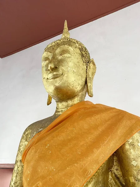 Zblízka Zlatá Socha Buddhy Chrámu — Stock fotografie
