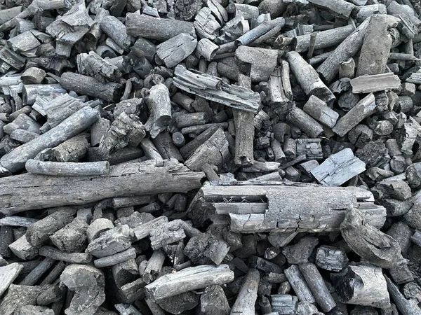 Yerdeki Ahşap Kömür — Stok fotoğraf