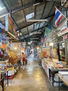 Bangkok, Tayland yakınlarındaki Khlong Suan Yüzüncü Market 'i kapatın.
