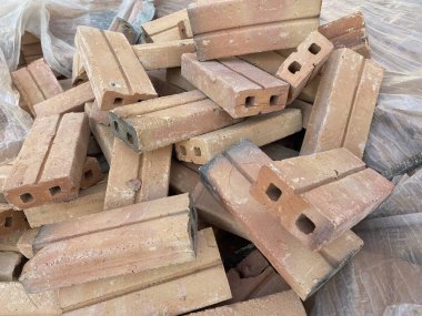 Sektör sitesinde grup tuğlası