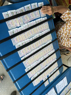 Bangkok, Tayland: 1 Eylül 2021 Piyango. Marketlerde satılıyor. İnsanlar bunu devletin kontrol ettiği bir fiyata satın alabilirler..