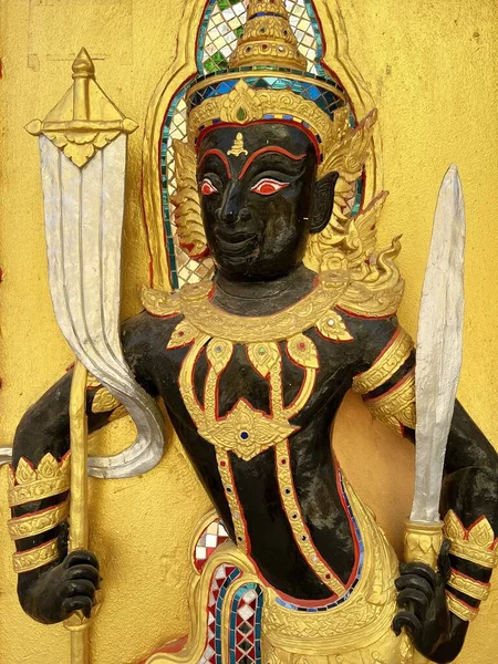 Estatua Ángulo Negro Pared Oro — Foto de Stock