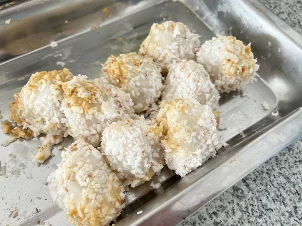 Thai Postre Dulce Bola Hervida Cubierta Con Coco Rallado — Foto de Stock