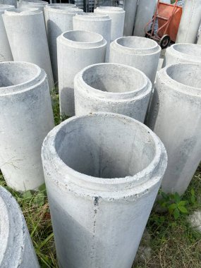 İnşaat alanında inşaat için beton tüp.