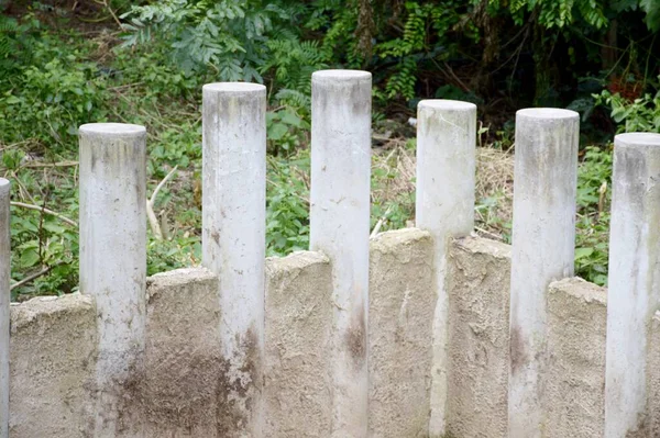 Poste Cemento Jardín Naturaleza — Foto de Stock