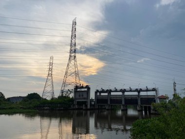 Tayland 'daki barajı kapatın.