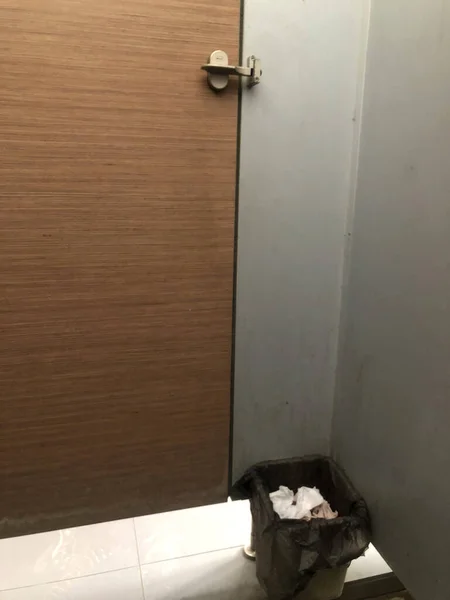 Toilet Bathroom Wooden Door Open Close — Φωτογραφία Αρχείου