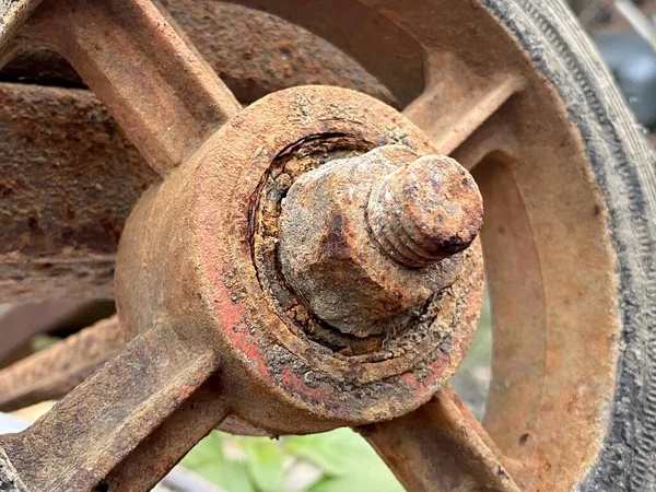 Σκουριασμένο Παλιό Σκουριασμένο Μεταλλικό Τροχό Σκουριά — Φωτογραφία Αρχείου