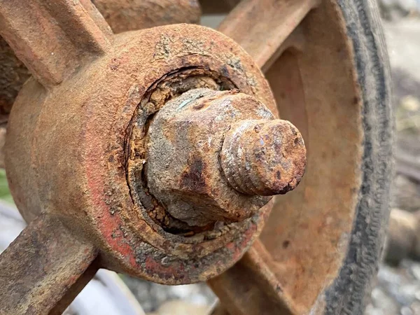 Close Old Rusty Metal Wheel — Stockfoto