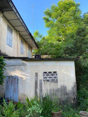 Tayland 'daki terk edilmiş evi kapatın.