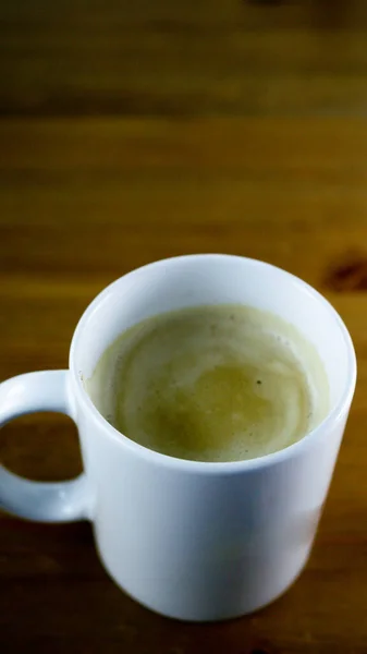 Taza Café Blanco Sobre Mesa Madera Con Fondo Negro Fotografía —  Fotos de Stock