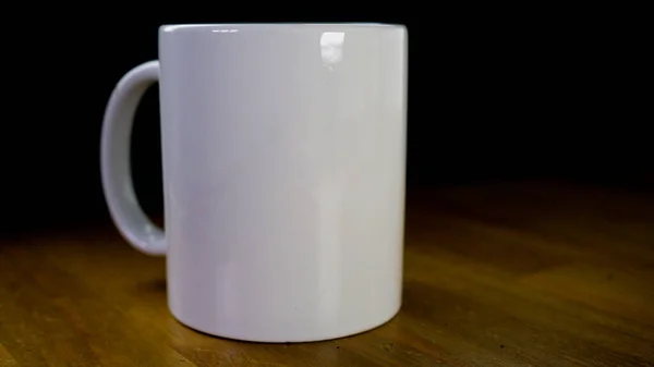 Taza Café Blanco Sobre Mesa Madera Con Fondo Negro Producto —  Fotos de Stock